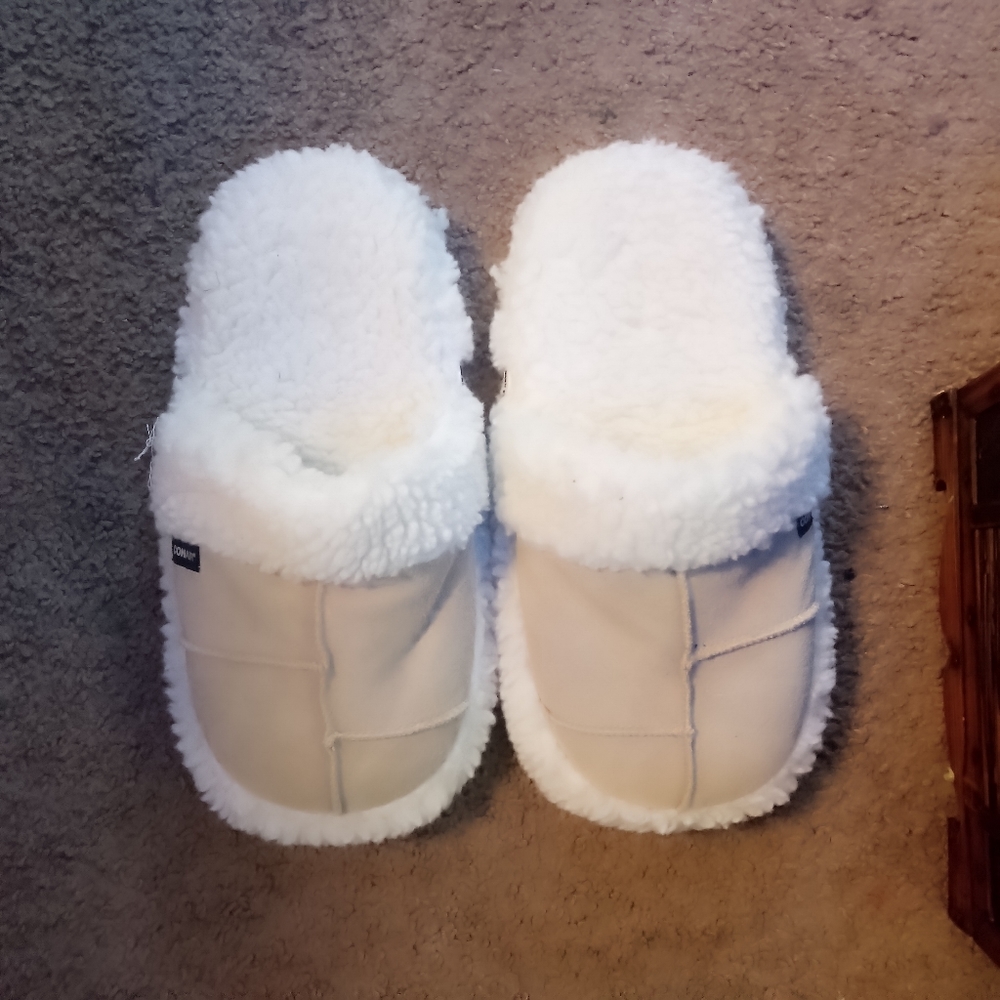 Conair massaging slippers size 10/11